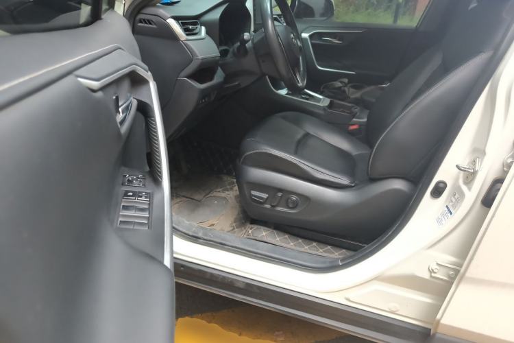 Used Toyota RAV4 2020 2.0L CVT Four-Wheel Drive Prestige Edition Driver Seat