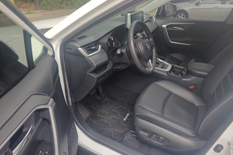 Used Toyota RAV4 2020 2.0L CVT 4x4 Style PLUS Edition Driver Seat