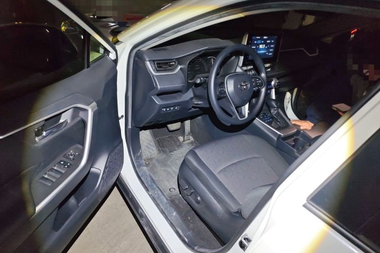 Used Toyota RAV4 2020 2.0L CVT 4x4 Trend Edition Driver Seat