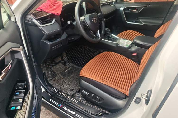 Used Toyota RAV4 2020 2.0L CVT Two-Wheel Drive Fashion Edition Driver Seat