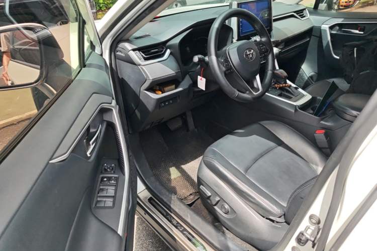 Used Toyota RAV4 2020 2.0L CVT Two-Wheel Drive Fashion Edition Driver Seat