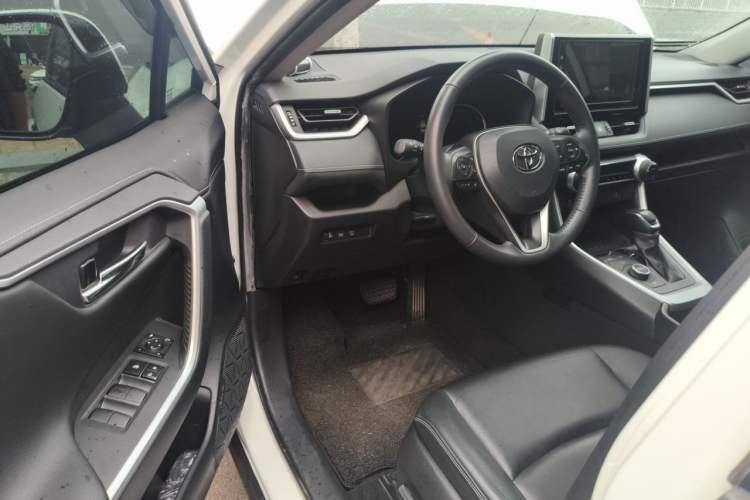 Used Toyota RAV4 2020 Dual-Engine 2.5L E-CVT 4x4 Elite PLUS Edition Driver Seat