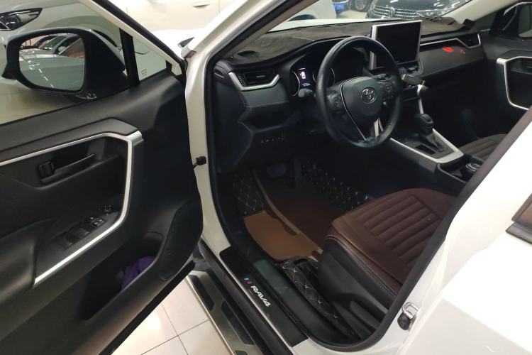 Used Toyota RAV4 2020 2.0L CVT Two-Wheel Drive Urban Edition Driver Seat