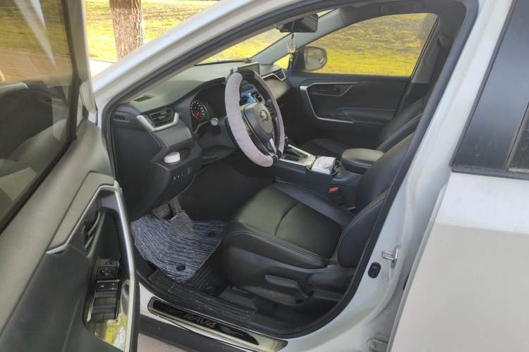 Used Toyota RAV4 2020 2.0L CVT Two-Wheel Drive Urban Edition Driver Seat