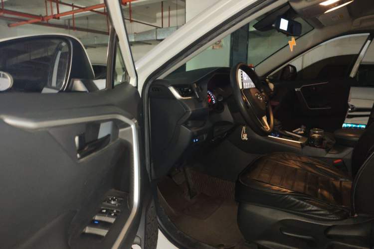 Used Toyota RAV4 2020 2.0L CVT Two-Wheel Drive Urban Edition Driver Seat