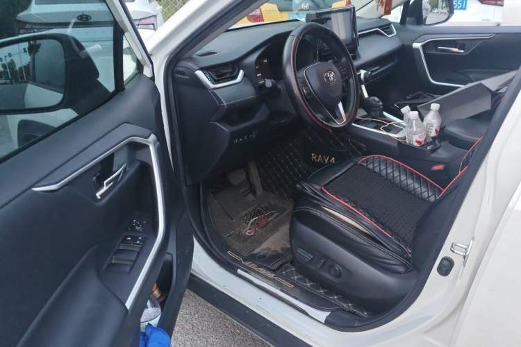 Used Toyota RAV4 2020 2.0L CVT Two-Wheel Drive Fashion Edition Driver Seat