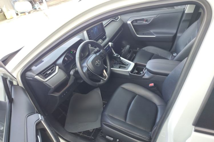 Used Toyota RAV4 2020 2.0L CVT Two-Wheel Drive Prestige Edition Driver Seat
