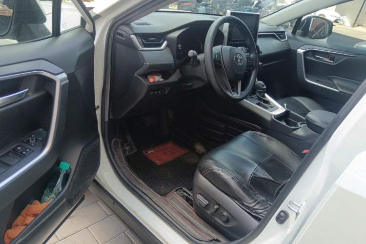 Used Toyota RAV4 2020 2.0L CVT Two-Wheel Drive Fashion Edition Driver Seat