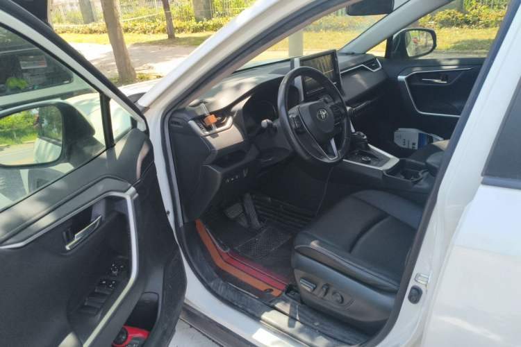 Used Toyota RAV4 2020 Dual-Engine 2.5L E-CVT 4x4 Elite PLUS Edition Driver Seat
