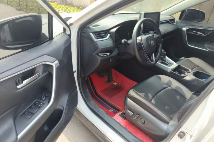 Used Toyota RAV4 2020 2.0L CVT Two-Wheel Drive Fashion Edition Driver Seat