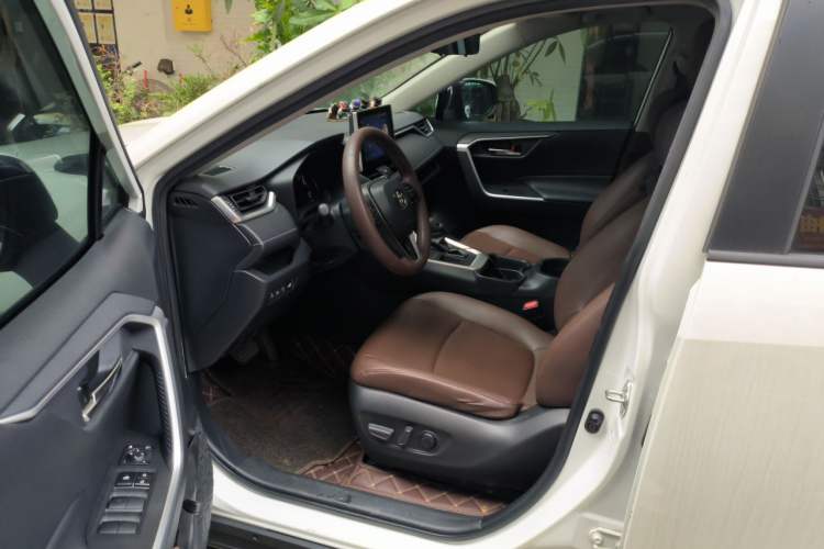 Used Toyota RAV4 2020 2.0L CVT Two-Wheel Drive Fashion Edition Driver Seat