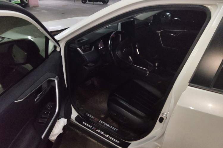 Used Toyota RAV4 2020 2.0L CVT Two-Wheel Drive Fashion Edition Driver Seat