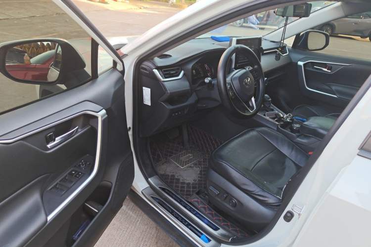 Used Toyota RAV4 2020 2.0L CVT Two-Wheel Drive Fashion Edition Driver Seat