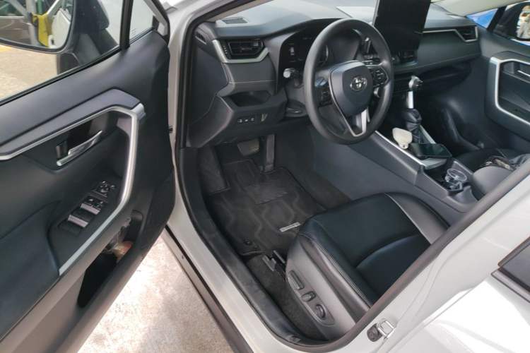 Used Toyota RAV4 2020 2.0L CVT Two-Wheel Drive Fashion Edition Driver Seat