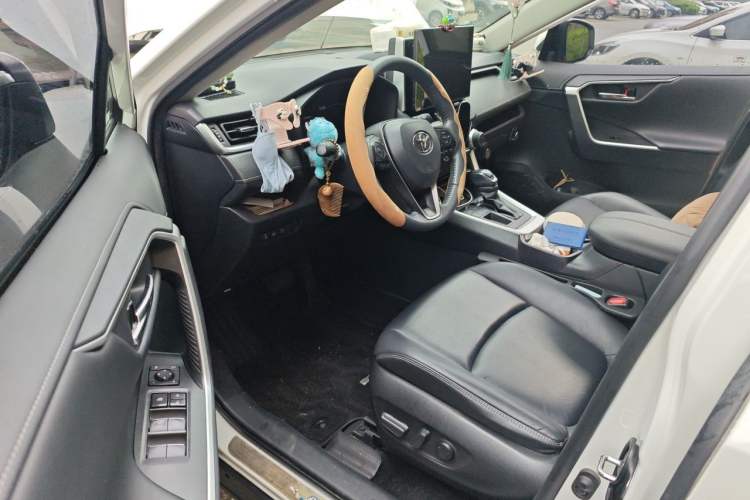 Used Toyota RAV4 2020 2.0L CVT Two-Wheel Drive Prestige Edition Driver Seat