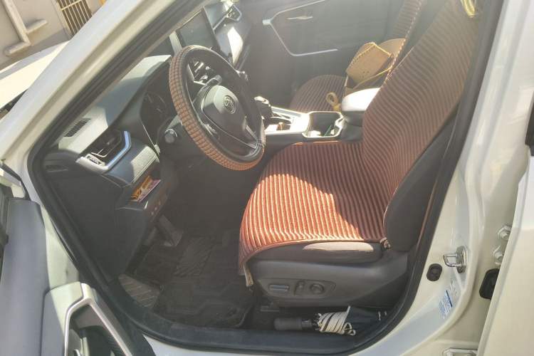 Used Toyota RAV4 2020 2.0L CVT 4x4 Trend Edition Driver Seat