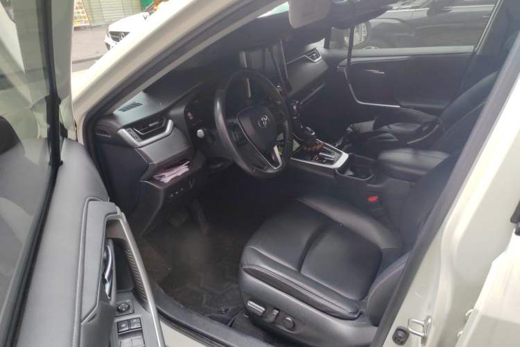 Used Toyota RAV4 2020 2.0L CVT Two-Wheel Drive Prestige Edition Driver Seat