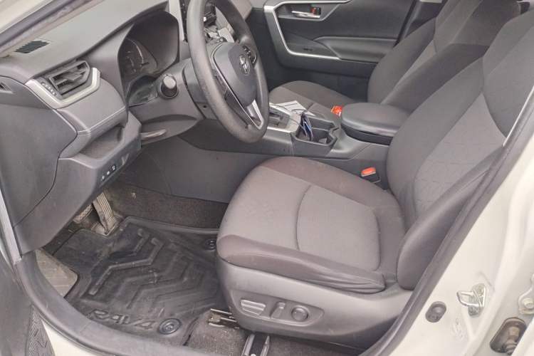 Used Toyota RAV4 2020 2.0L CVT Two-Wheel Drive Fashion Edition Driver Seat