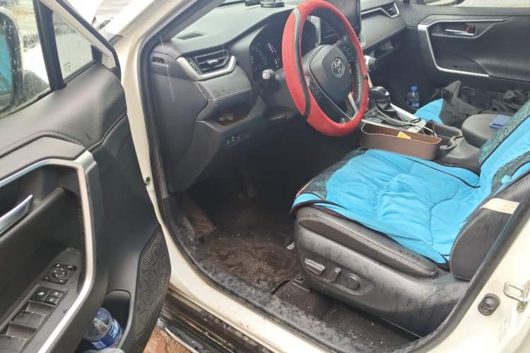 Used Toyota RAV4 2020 2.0L CVT Two-Wheel Drive Prestige Edition Driver Seat