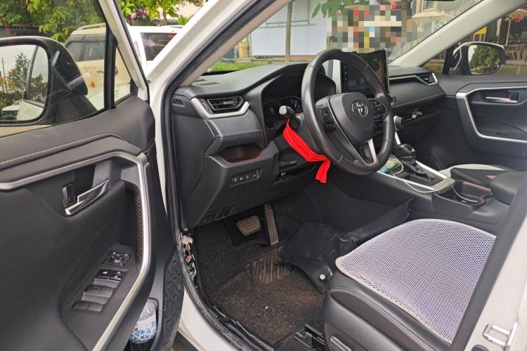 Used Toyota RAV4 2020 2.0L CVT Two-Wheel Drive Prestige Edition Driver Seat