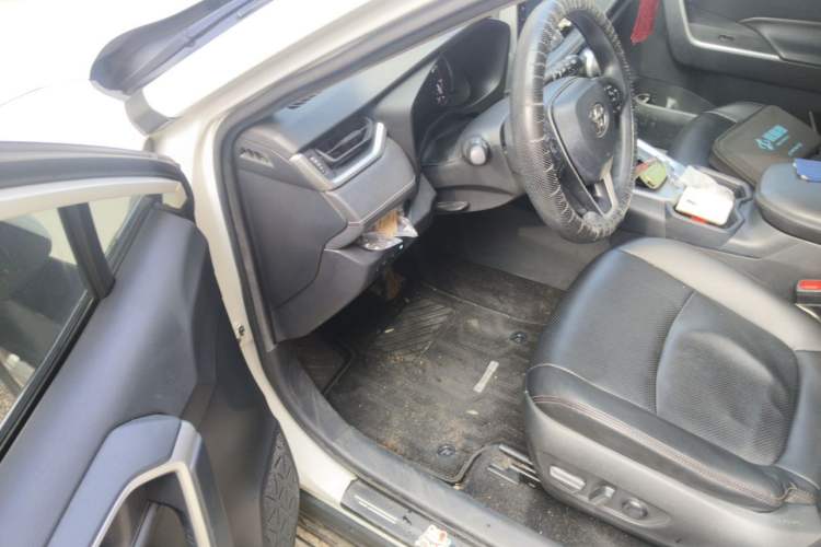 Used Toyota RAV4 2020 2.0L CVT 4x4 Trend Edition Driver Seat