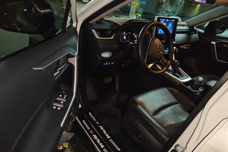 Used Toyota RAV4 2020 2.0L CVT Two-Wheel Drive Fashion Edition Driver Seat