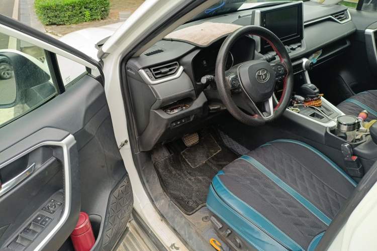 Used Toyota RAV4 2020 2.0L CVT 4x4 Trend Edition Driver Seat