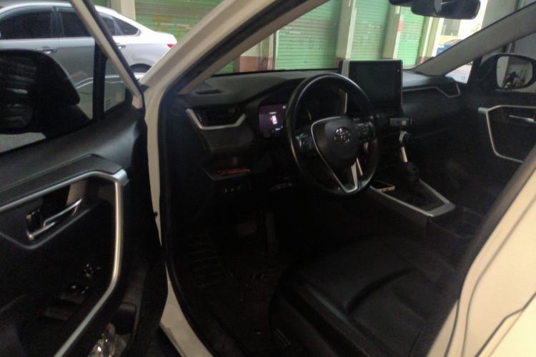 Used Toyota RAV4 2020 2.0L CVT 4x4 Trend Edition Driver Seat