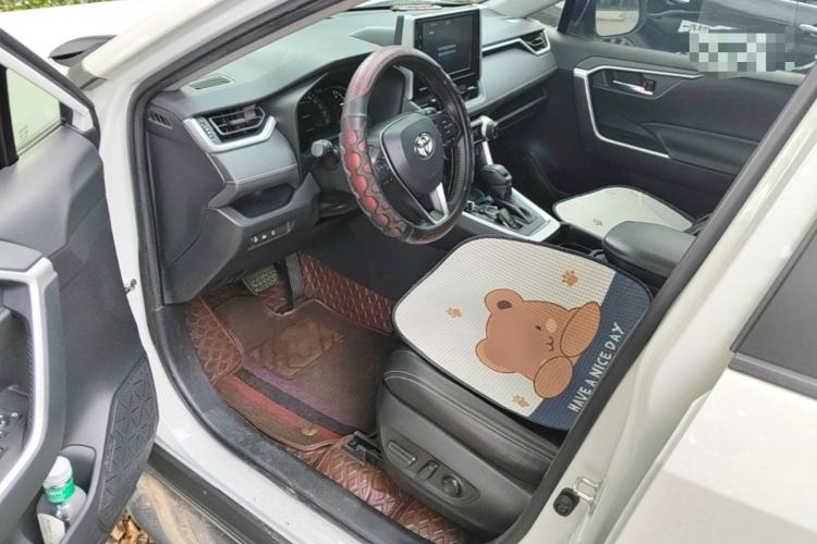 Used Toyota RAV4 2020 2.0L CVT 4x4 Trend Edition Driver Seat