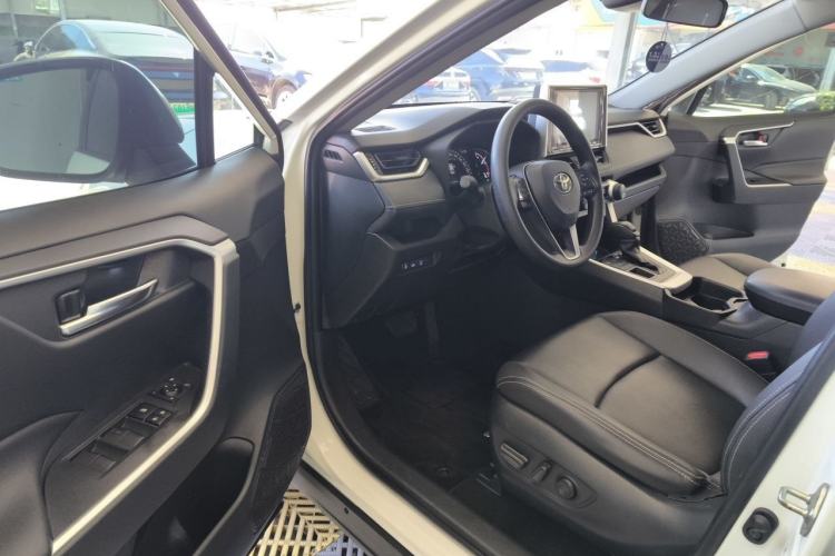 Used Toyota RAV4 2020 2.0L CVT 4x4 Trend Edition Driver Seat