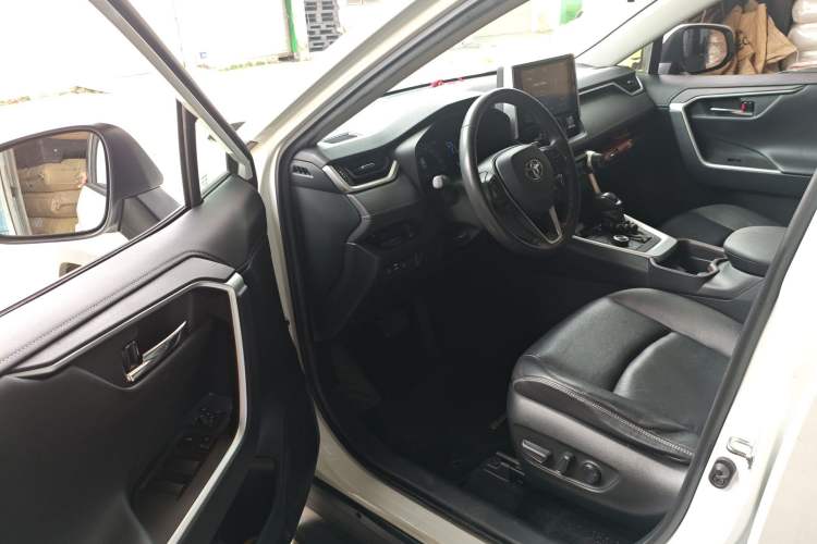 Used Toyota RAV4 2020 Dual-Engine 2.5L E-CVT 4x4 Elite PLUS Edition Driver Seat