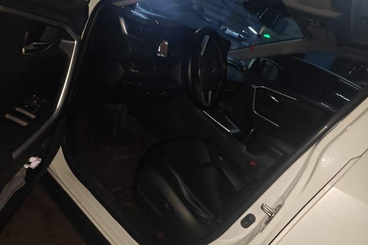 Used Toyota RAV4 2020 2.0L CVT Two-Wheel Drive Fashion Edition Driver Seat