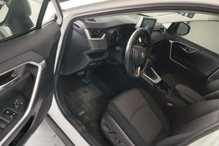 Used Toyota RAV4 2020 2.0L CVT Two-Wheel Drive Fashion Edition Driver Seat