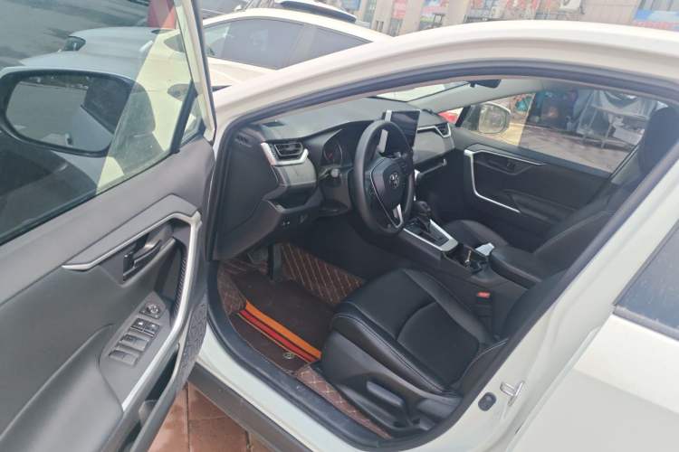 Used Toyota RAV4 2020 2.0L CVT Two-Wheel Drive Urban Edition Driver Seat