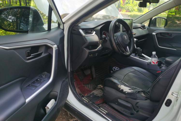 Used Toyota RAV4 2020 2.0L CVT Two-Wheel Drive Urban Edition Driver Seat