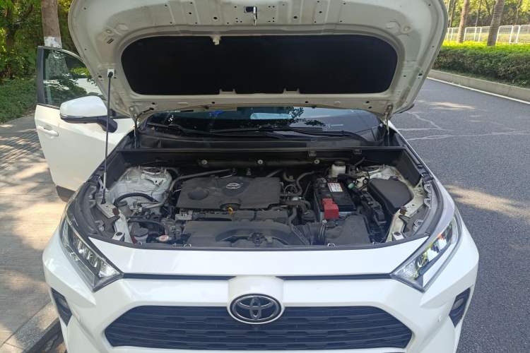 Used Toyota RAV4 2020 2.0L CVT Two-Wheel Drive Fashion Edition Engine Bay