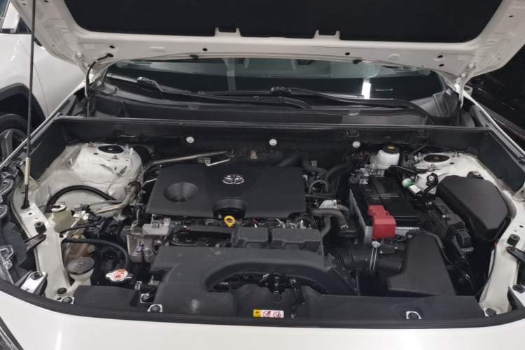 Used Toyota RAV4 2020 2.0L CVT Two-Wheel Drive Fashion Edition Engine Bay