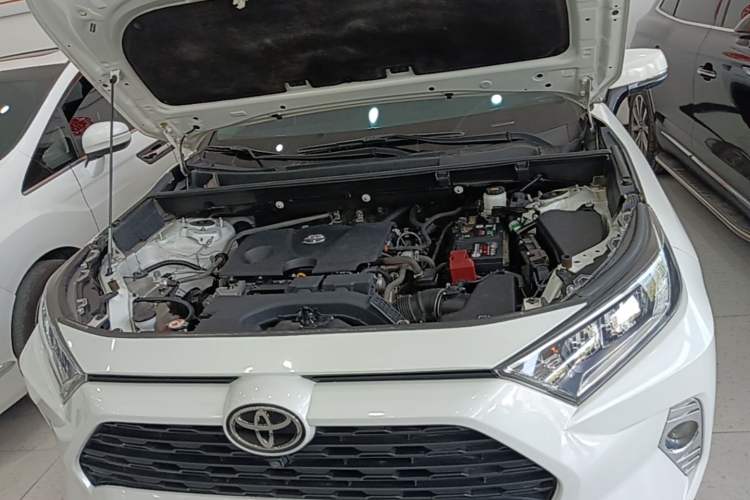 Used Toyota RAV4 2020 2.0L CVT Two-Wheel Drive Fashion Edition Engine Bay