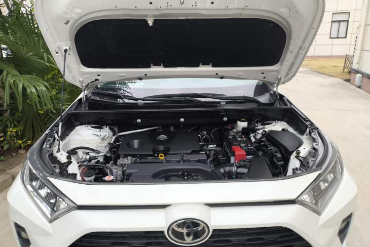 Used Toyota RAV4 2020 2.0L CVT Two-Wheel Drive Fashion Edition Engine Bay