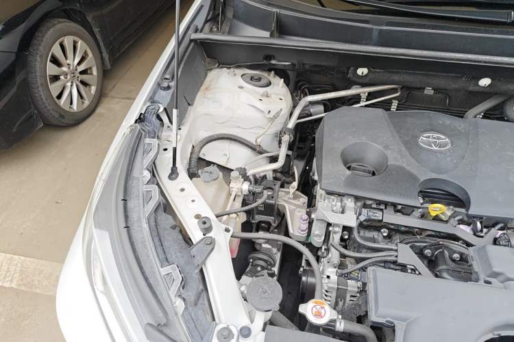 Used Toyota RAV4 2020 2.0L CVT Two-Wheel Drive Fashion Edition Engine Bay Right