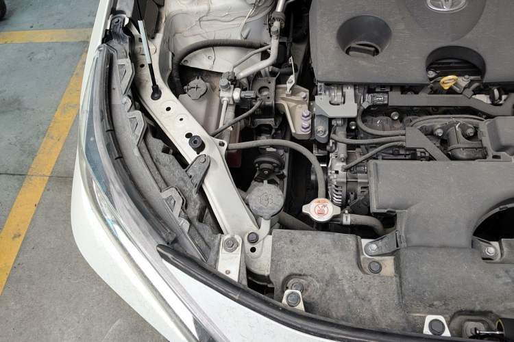 Used Toyota RAV4 2020 2.0L CVT Two-Wheel Drive Fashion Edition Engine Bay Right