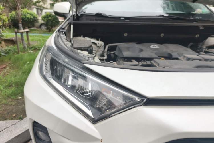 Used Toyota RAV4 2020 2.0L CVT Two-Wheel Drive Fashion PLUS Edition Engine Bay Right