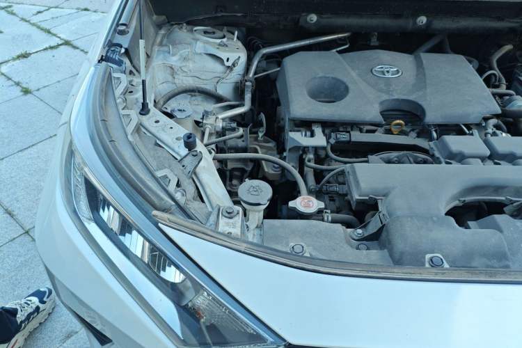 Used Toyota RAV4 2020 2.0L CVT Two-Wheel Drive Fashion Edition Engine Bay Right