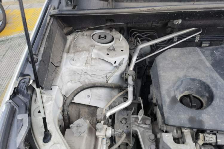 Used Toyota RAV4 2020 2.0L CVT Two-Wheel Drive Fashion Edition Engine Bay Right