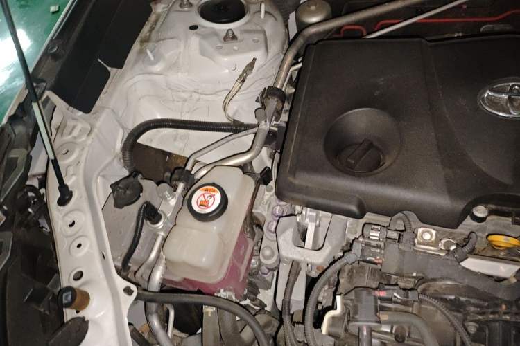 Used Toyota RAV4 2020 Dual-Engine 2.5L E-CVT Two-Wheel Drive Elite Edition Engine Bay Right