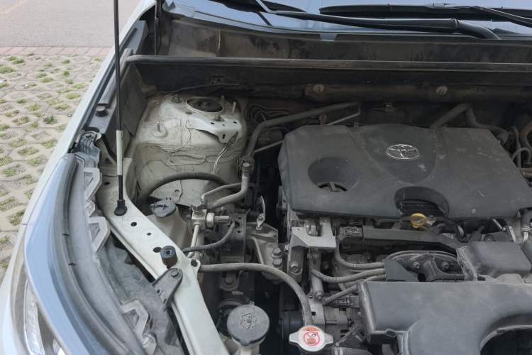 Used Toyota RAV4 2020 2.0L CVT Two-Wheel Drive Fashion Edition Engine Bay Right