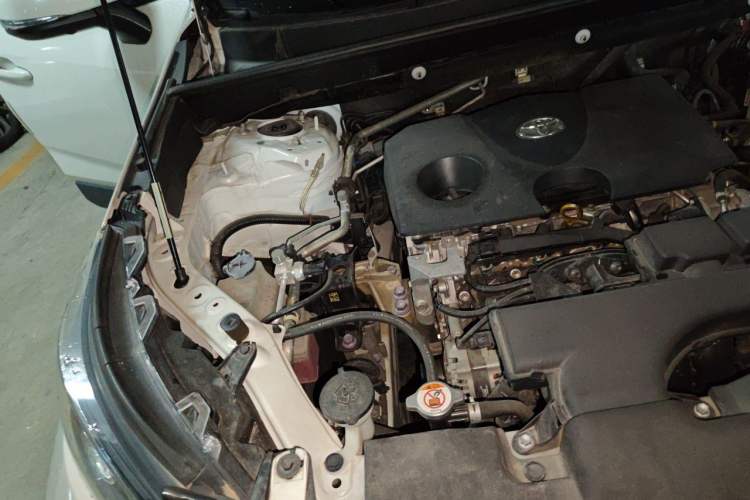 Used Toyota RAV4 2020 2.0L CVT Two-Wheel Drive Fashion Edition Engine Bay Right