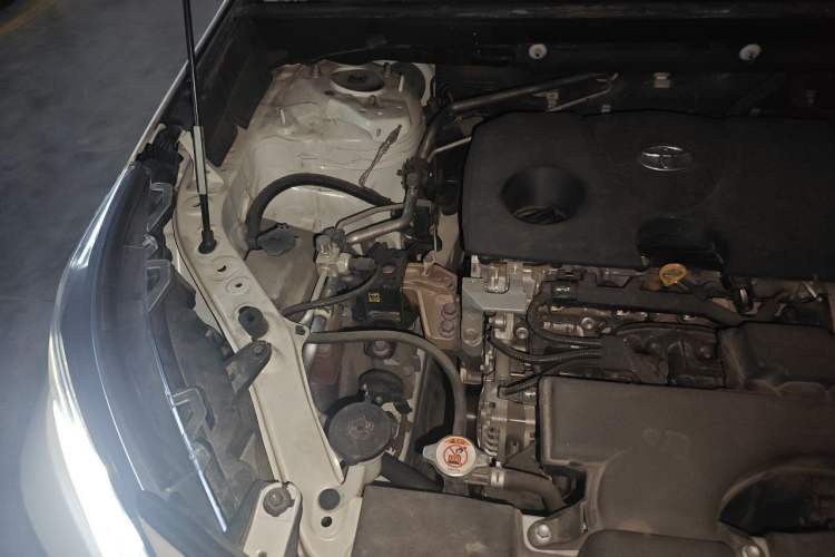 Used Toyota RAV4 2020 2.0L CVT Two-Wheel Drive Fashion Edition Engine Bay Right