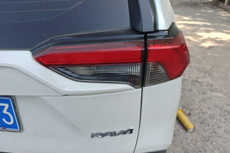 Used Toyota RAV4 2020 2.0L CVT Two-Wheel Drive Fashion Edition Exterior 1
