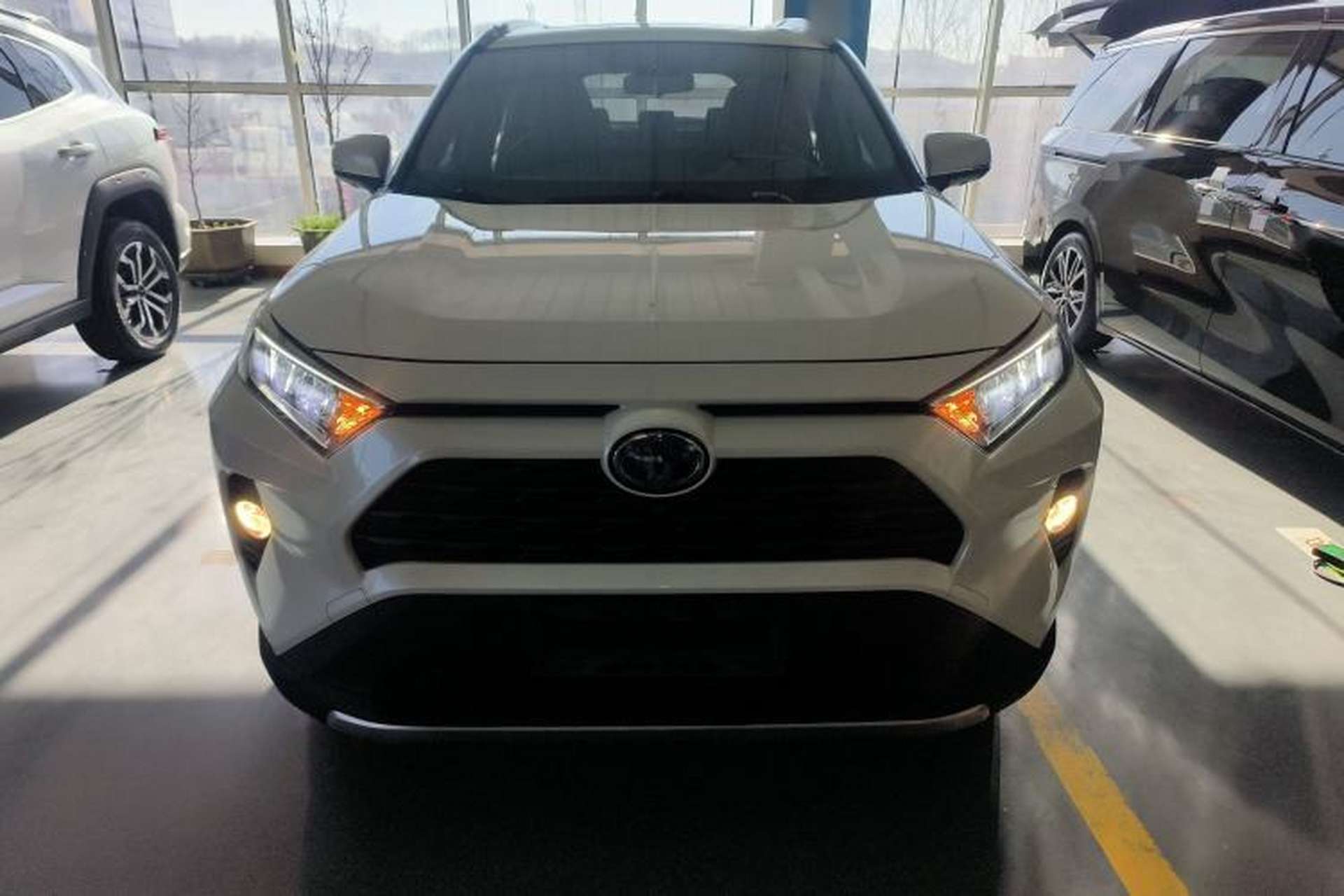 Used Toyota RAV4 2020 Dual-Engine 2.5L E-CVT 4x4 Elite PLUS Edition Exterior 1